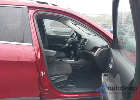 2017 Jeep Cherokee Latitude 4X4 z USA, uszkodzony, nr VIN 1C4PJMCS3HW635934